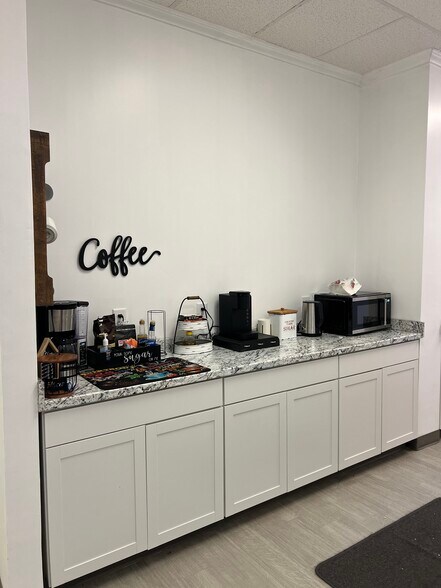 More Photos Of 5105 Reagan Dr, Charlotte Storefront Retail Office For Sale