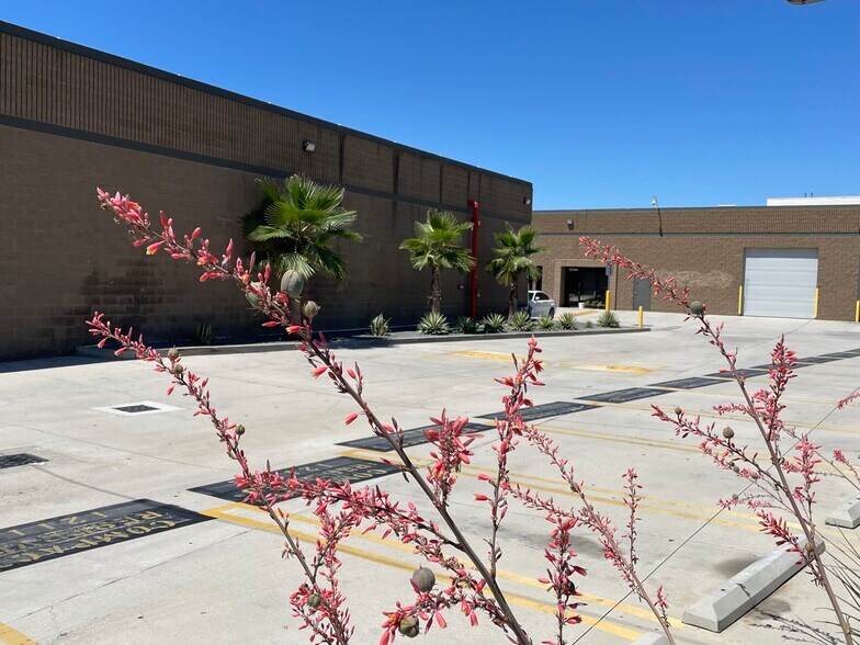 Primary Photo Of 7127 Laurel Canyon Blvd, North Hollywood Office For Lease