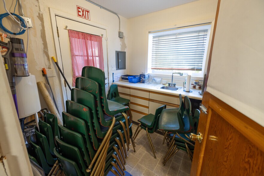 More Photos Of 628 Royer St, Roseville Schools For Lease