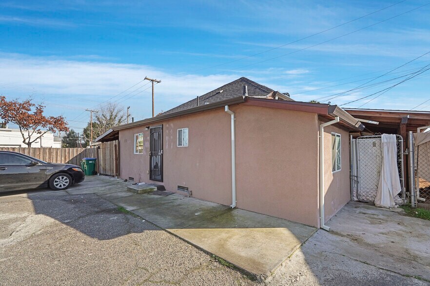 More Photos Of 104 E Lodi Ave, Lodi Storefront Retail Office For Sale