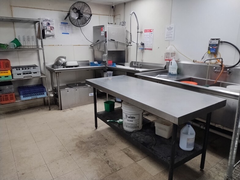 More Photos Of 600 W King St, Hillsborough Restaurant For Lease