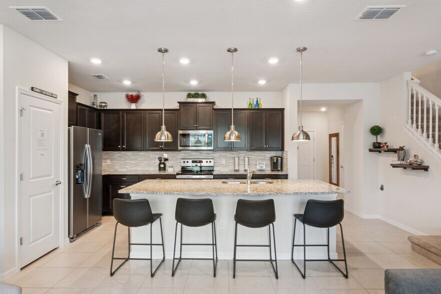 More Photos Of 921 Paradise Dr, Davenport Apartments For Sale