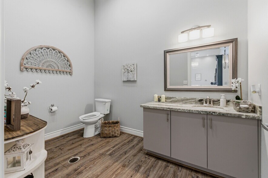 More Photos Of 21012 Eva St, Montgomery Freestanding For Sale