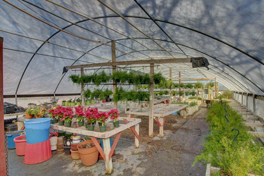 More Photos Of 617 W Main St, Whitesboro Garden Center For Sale