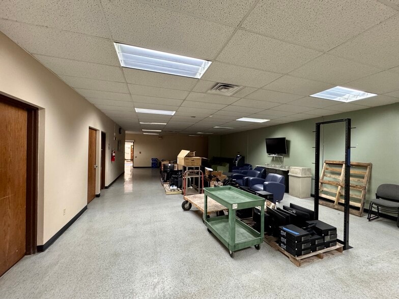 More Photos Of 208 S Johnson St, Macomb Schools For Sale