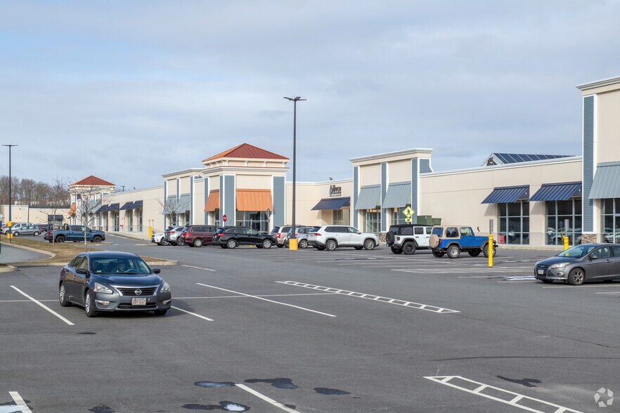 More Photos Of 262 Swansea Mall Dr, Swansea Storefront Retail Office For Sale