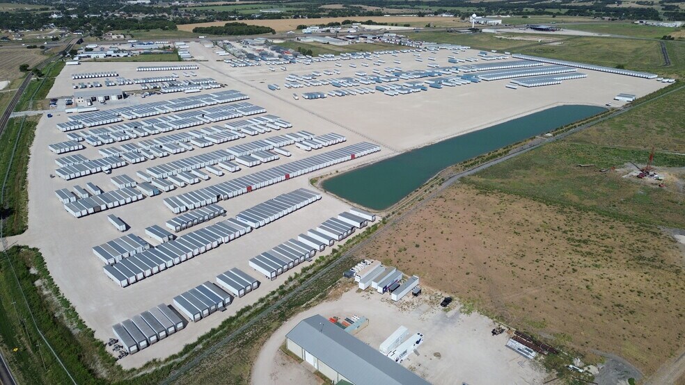 More Photos Of 8100 I-45, Palmer Land For Lease