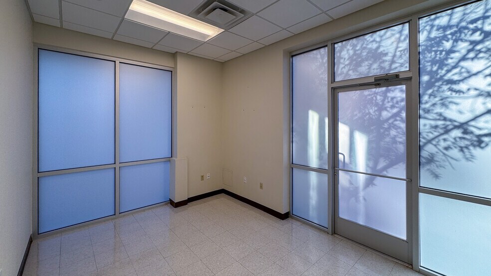 More Photos Of 7400 Helen Of Troy, El Paso Medical For Lease