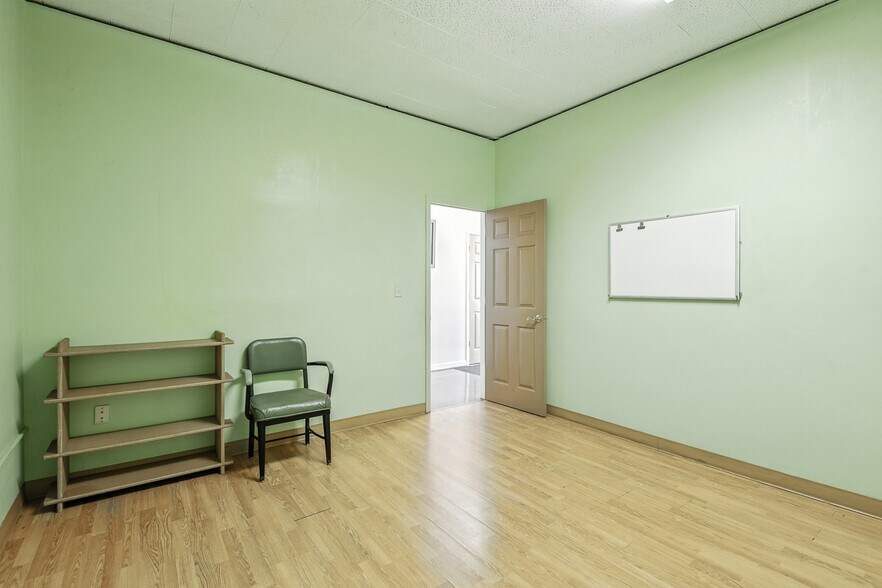 More Photos Of 19042 W McNichols Rd, Detroit Storefront For Lease