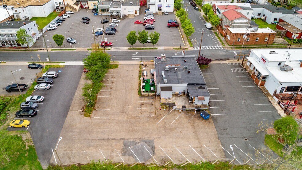 More Photos Of 1017 Sophia St, Fredericksburg Restaurant For Sale