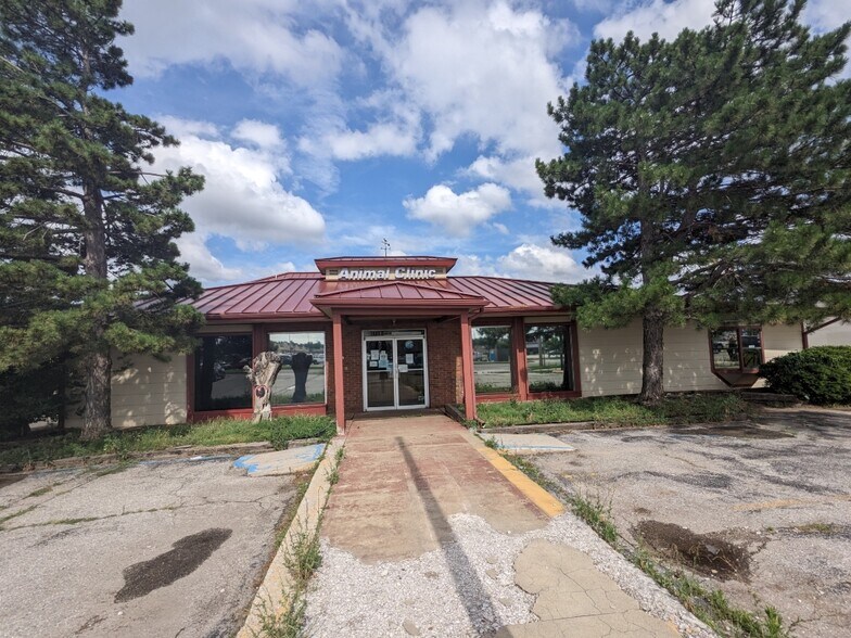 Primary Photo Of 2428 N Meridian Ave, Oklahoma City Veterinarian Kennel For Lease