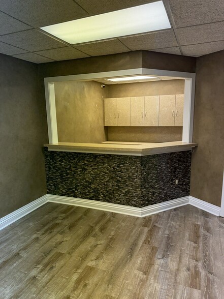 More Photos Of 193 Route 9, Manalapan Township Medical For Lease