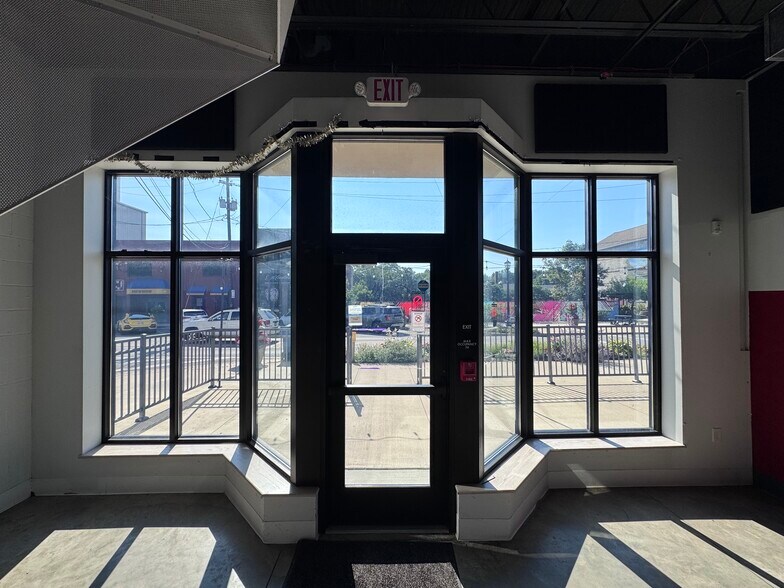 More Photos Of 257 N Water St, Kent Storefront Retail Residential For Sale