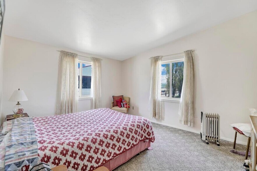 More Photos Of 319 W Magic Rd, West Magic Hospitality For Sale