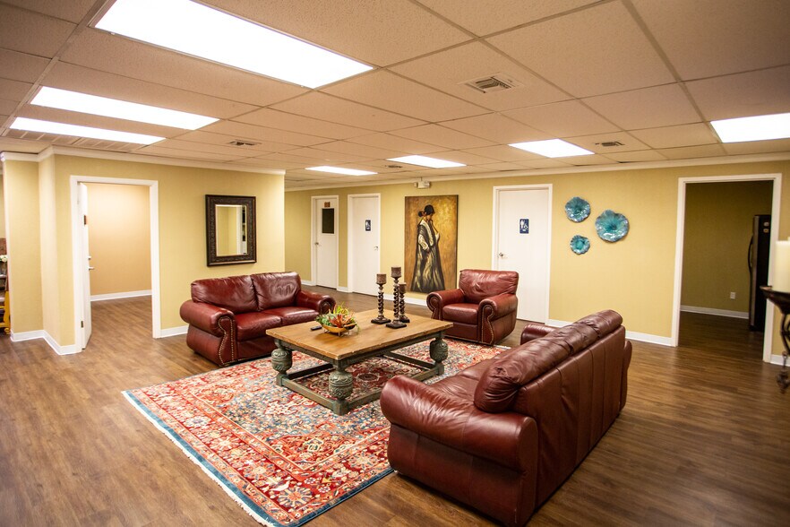 Primary Photo Of 2505 Washington Ave, Waco Office For Lease