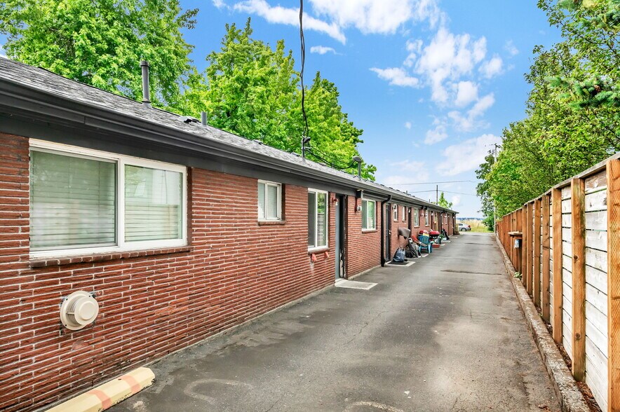More Photos Of 2710 E Sixth St, Vancouver Apartments For Sale
