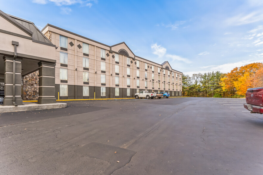 Primary Photo Of 2541 Chestnut Ridge Rd, Grantsville Hotel For Sale