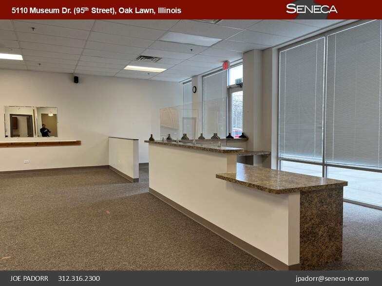 More Photos Of 5100-5116 Museum Dr, Oak Lawn General Retail For Lease