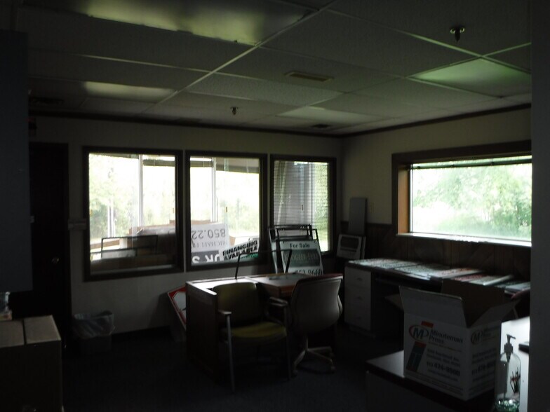 More Photos Of 4203 Curliss Ln, Batavia Office For Sale