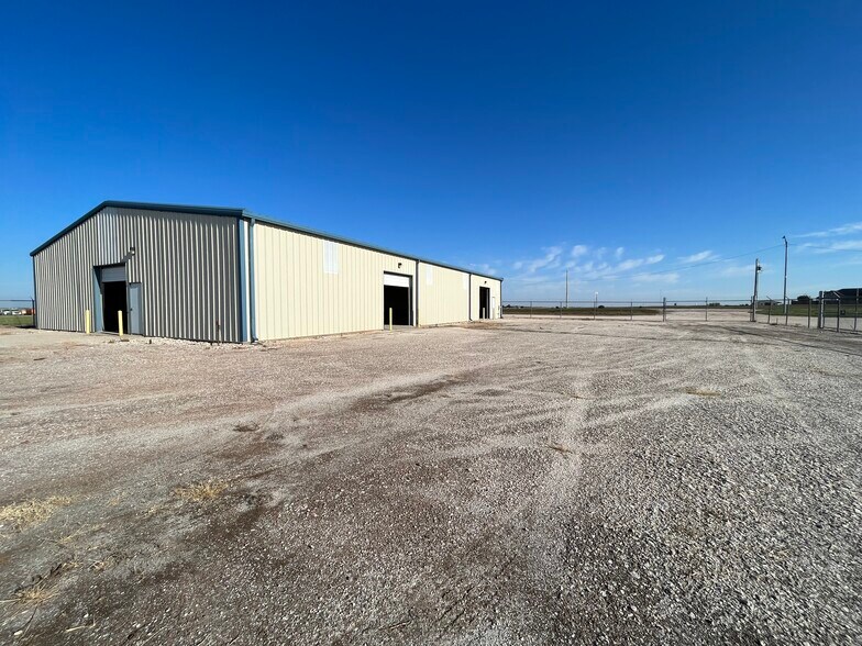 More Photos Of 13441 US Highway 60, Arnett Warehouse For Lease