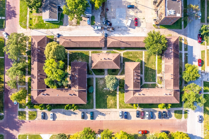More Photos Of 1203 E 11th St, Davenport Apartments For Sale