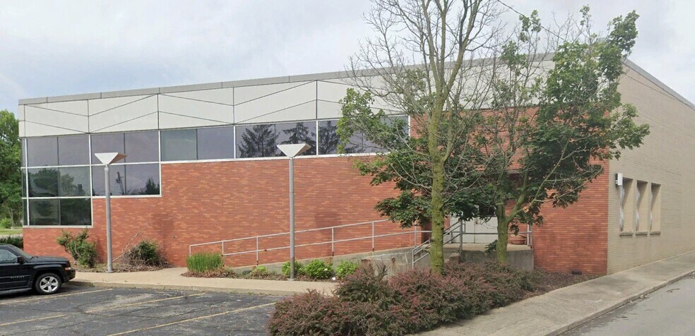 More Photos Of 301 E Sample St, South Bend Service For Lease