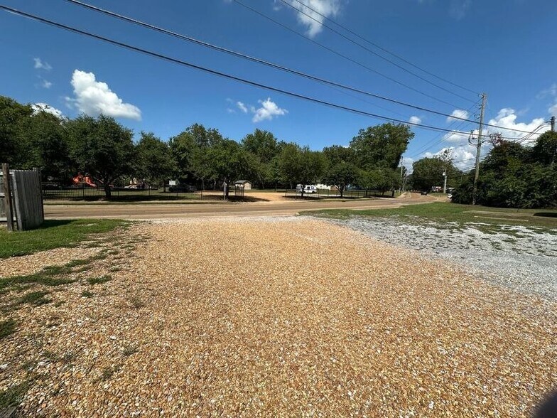 More Photos Of 106 Avenue of Patriots St, Starkville Restaurant For Sale
