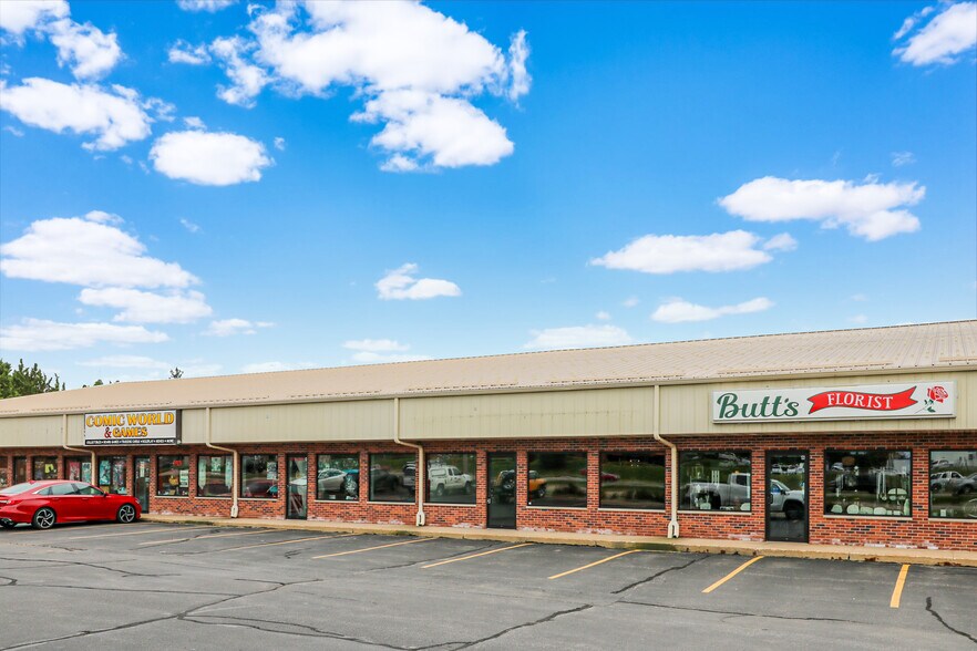 More Photos Of 3220 Dodge St, Dubuque General Retail For Lease