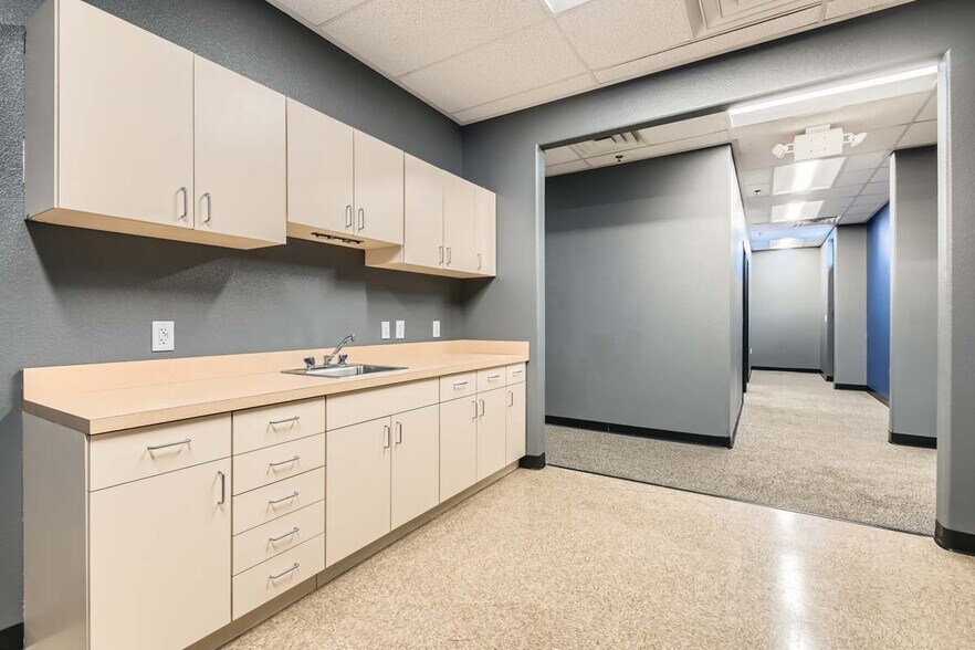 More Photos Of 5165 Rousso Rd, Las Vegas Distribution For Lease