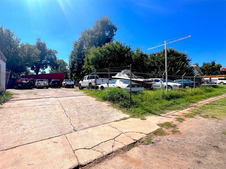 More Photos Of 127 N 9th St, Chickasha Auto Repair For Sale