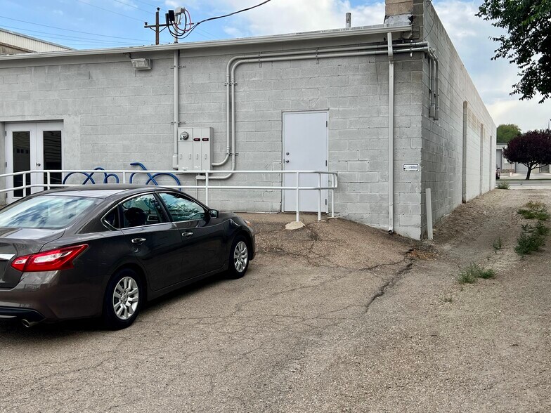 More Photos Of 60 E 100 N, Price Storefront Retail Office For Sale