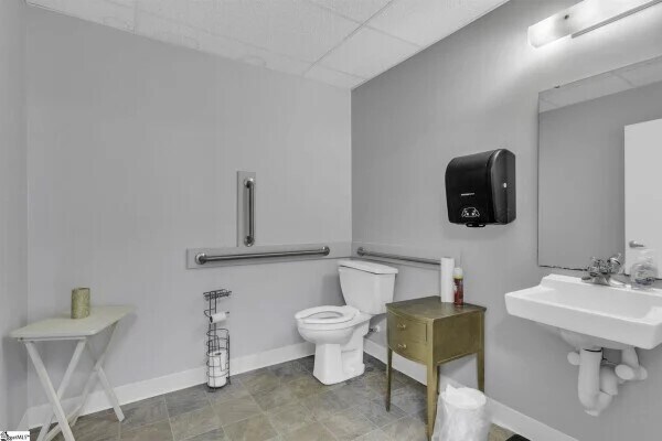 More Photos Of 812 W Wade Hampton Blvd, Greer Office Residential For Lease