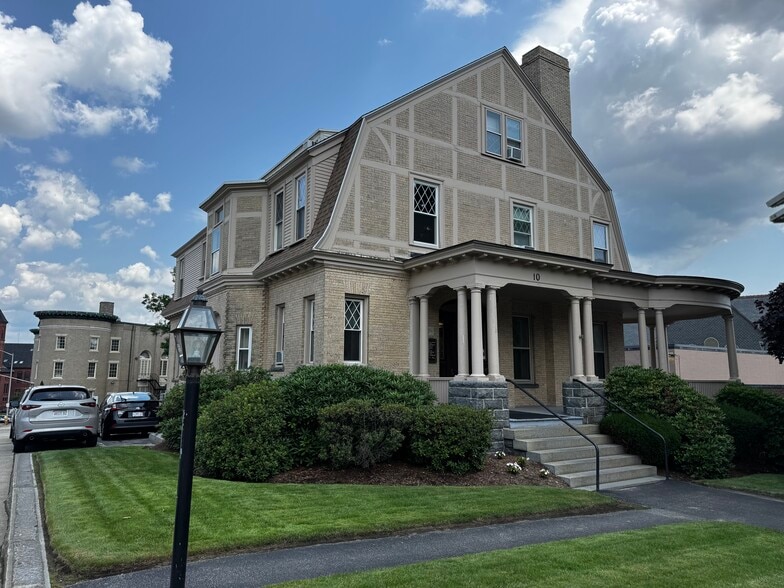Primary Photo Of 10 Institute Rd, Worcester Office For Lease