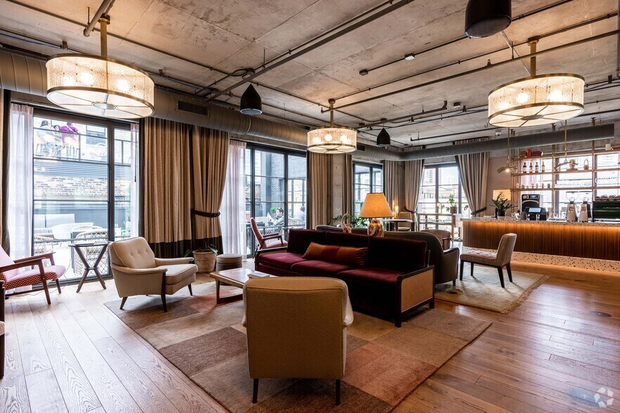 More Photos Of 200 N Green St, Chicago Hotel For Lease