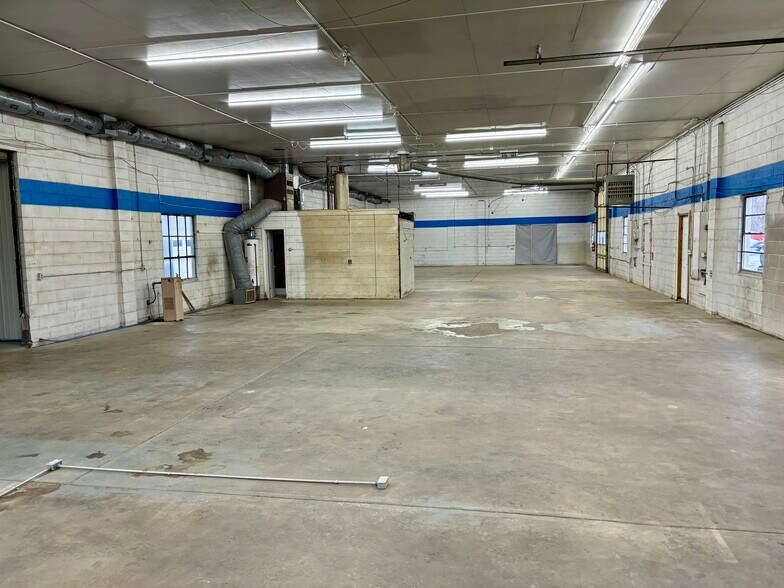 More Photos Of 4979 Massachusetts Ave, Indianapolis Warehouse For Lease