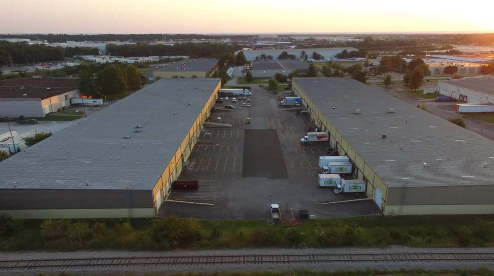 Primary Photo Of 3701-3825 Collins Ln, Louisville Warehouse For Lease