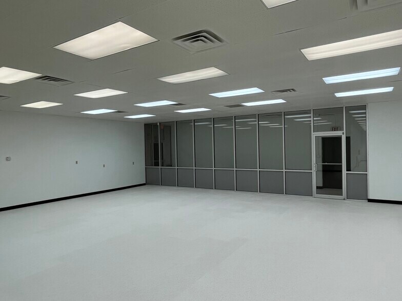 More Photos Of 398-426 Industrial Dr, North Wales Unknown For Lease