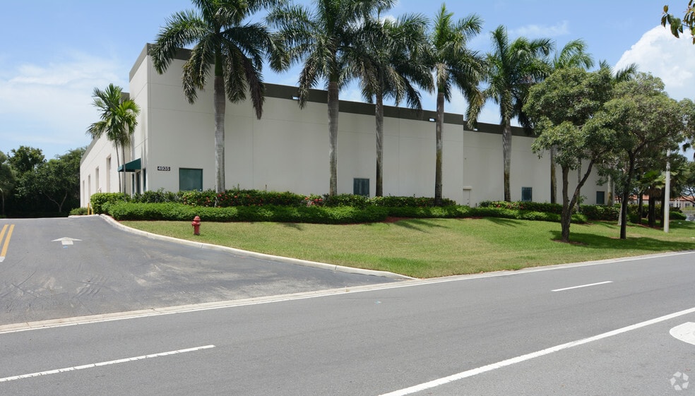 More Photos Of 4935 Park Ridge Blvd, Boynton Beach Warehouse For Lease
