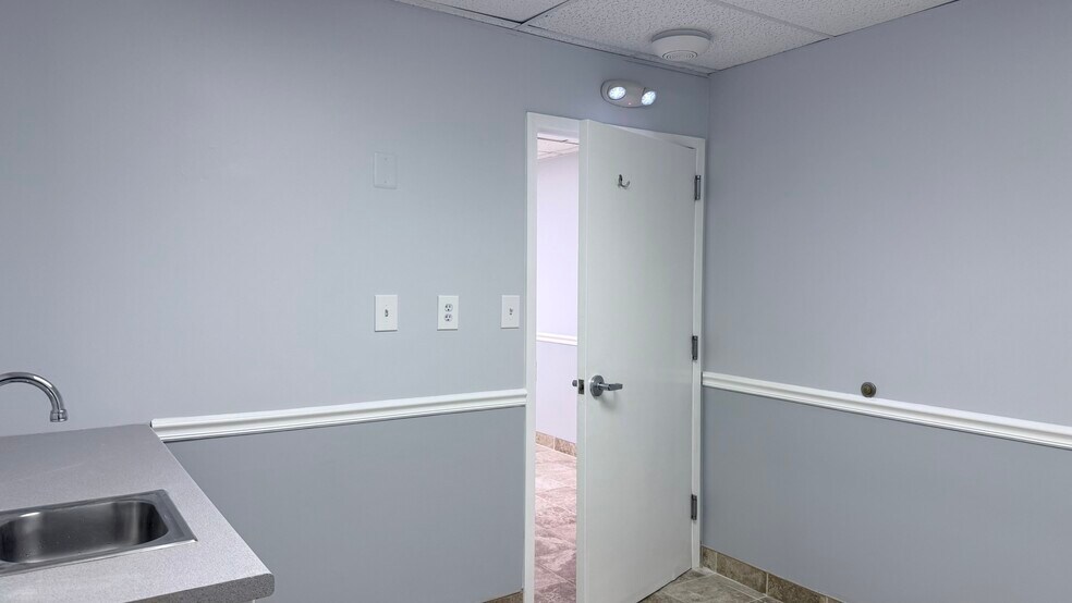 More Photos Of 561 Cranbury Rd, East Brunswick Medical For Sale