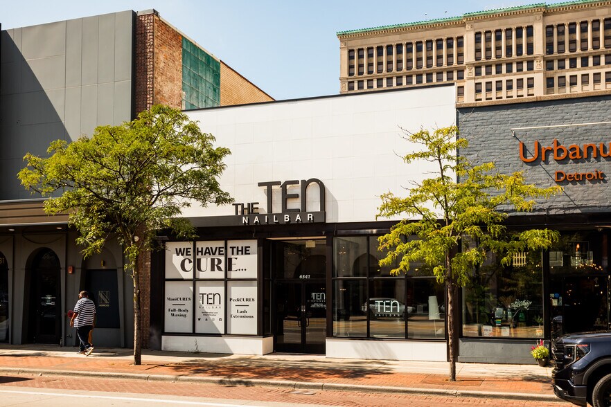 More Photos Of 6541 Woodward Ave, Detroit Storefront For Sale