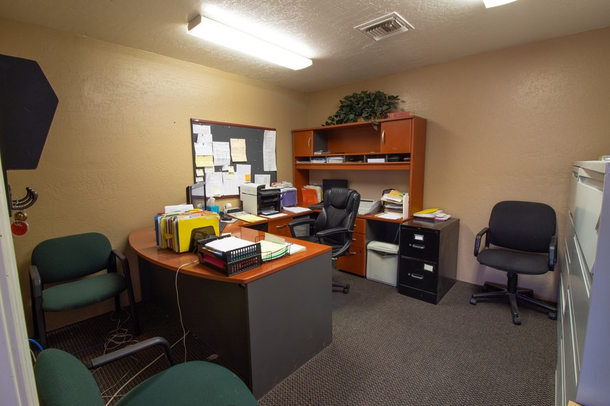 More Photos Of 517 S Lebaron St, Mesa Warehouse For Lease