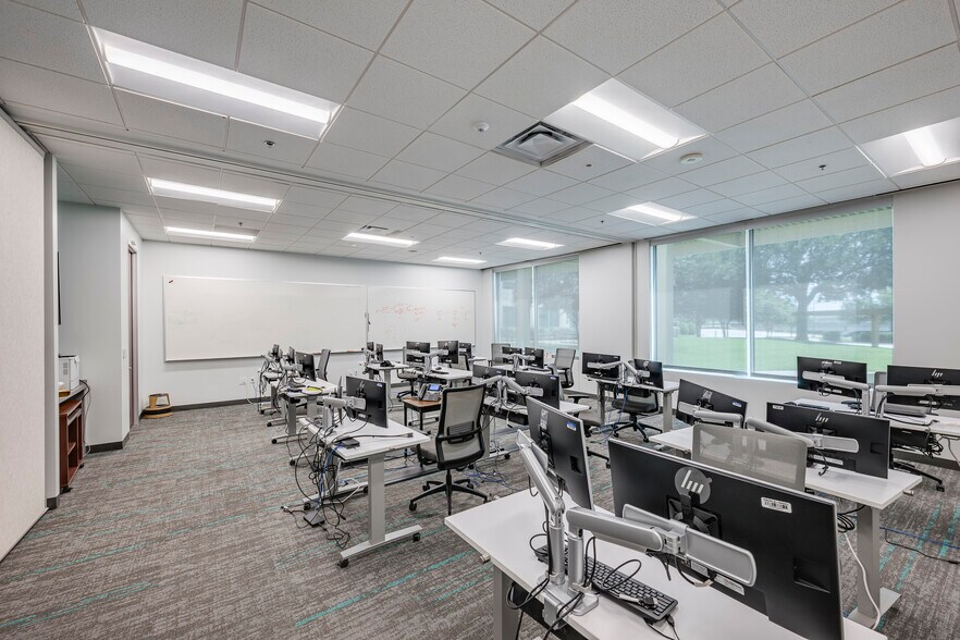 More Photos Of 13500 Heritage Pky, Fort Worth Office For Lease