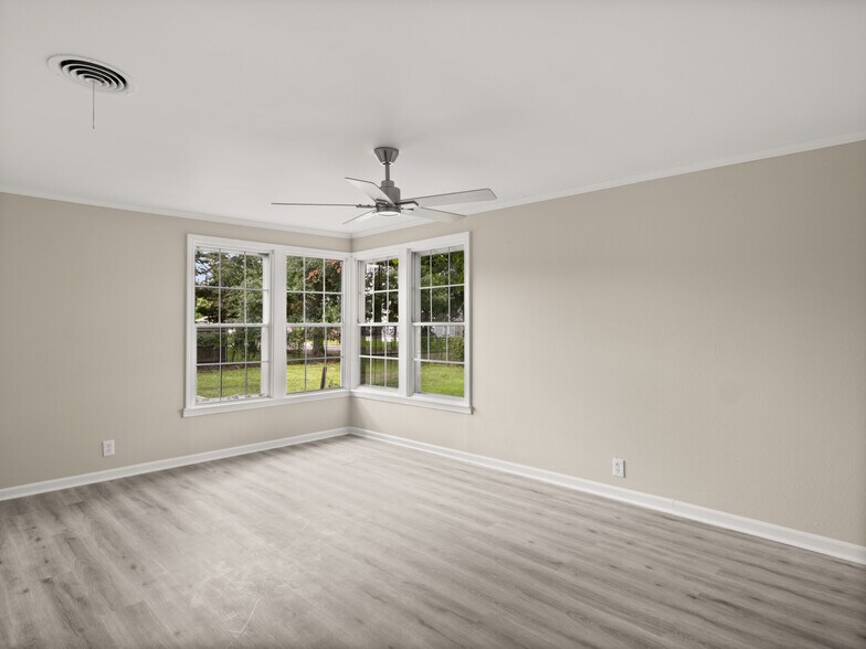 More Photos Of 101 W Center St, DeQuincy Office For Lease