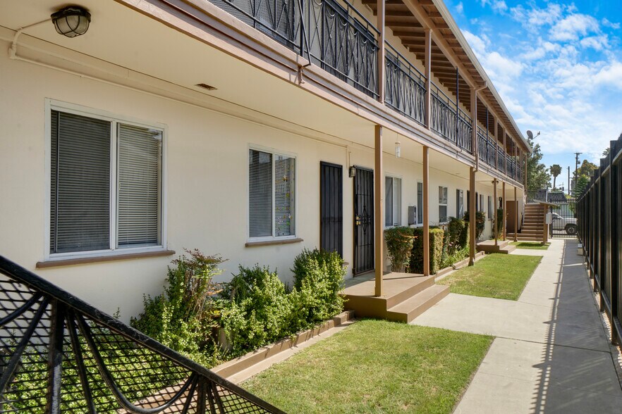 More Photos Of 1885-1887 Locust Ave, Long Beach Apartments For Sale