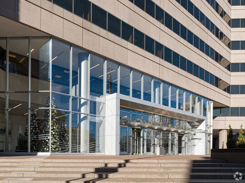 More Photos Of 250 E 5th St, Cincinnati Coworking Space