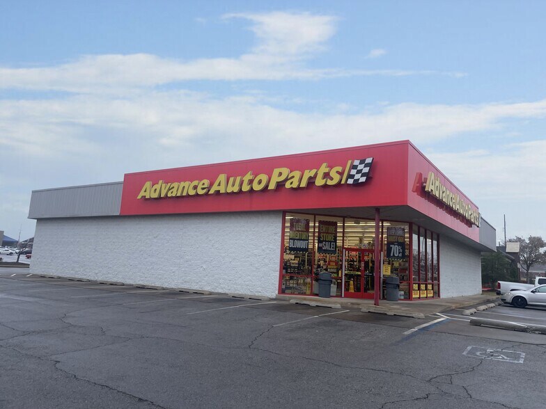 More Photos Of 11126 S Memorial Dr, Bixby General Retail For Lease