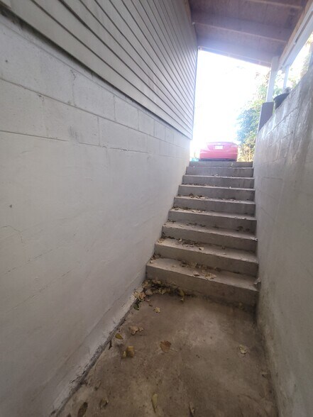 More Photos Of 1458 W 32nd St, Indianapolis Apartments For Sale