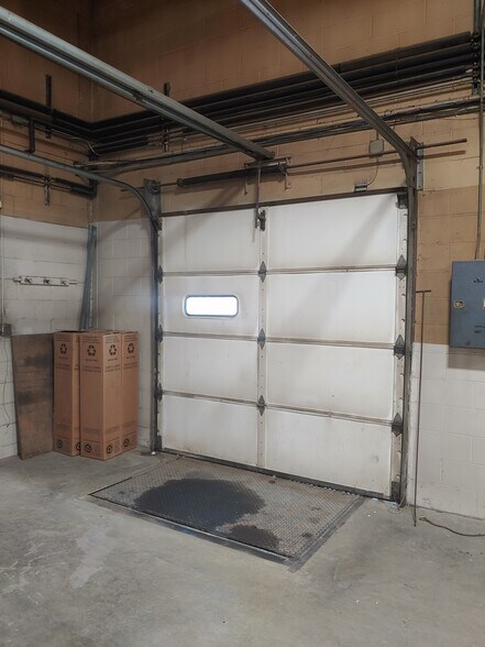 More Photos Of 100 E Saint Louis Ave, East Alton Light Distribution For Lease