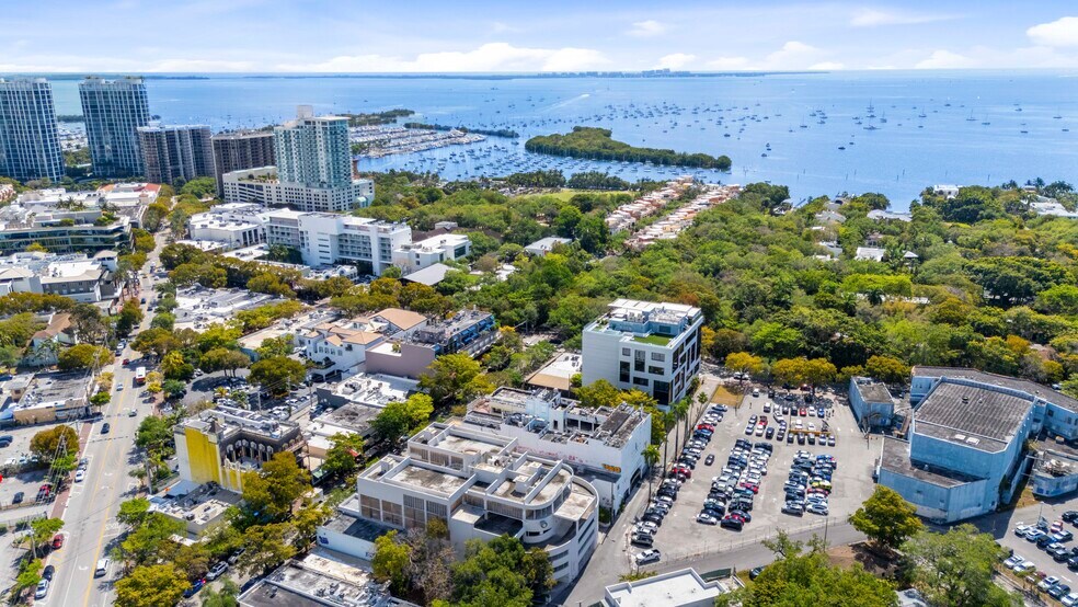 More Photos Of 3120-3138 Commodore Plz, Coconut Grove General Retail For Sale