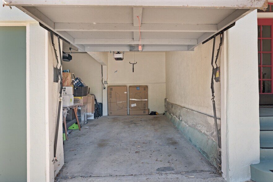 More Photos Of 881 Erie St, Oakland Apartments For Sale